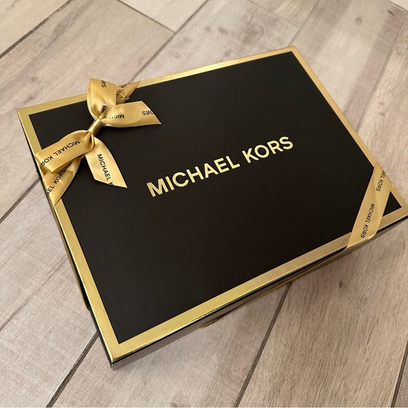 New deluxe Michael Kors small Gift Box - Picture 2 of 5